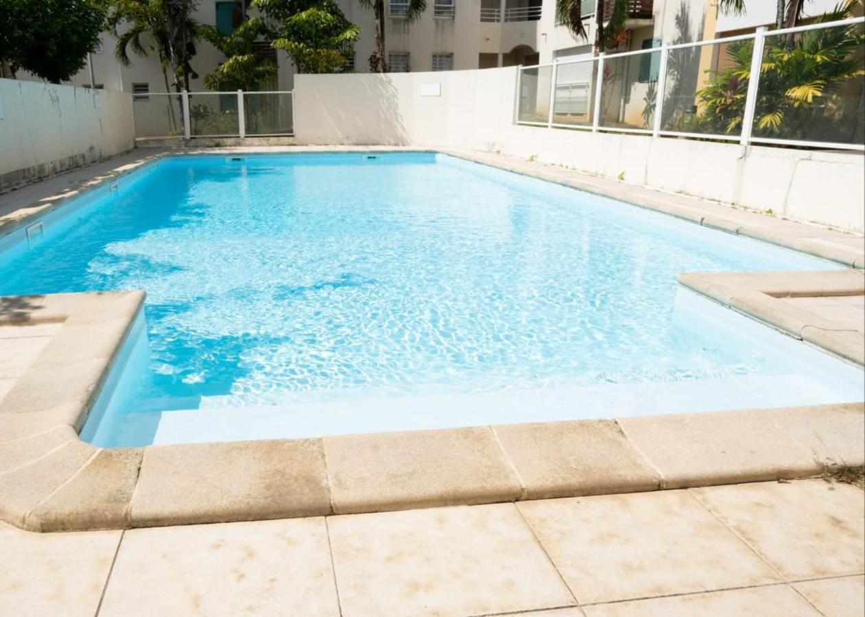 L'Ile Au Paon - Appartement T2 Avec Piscine Et Parking Les Abymes Exteriér fotografie